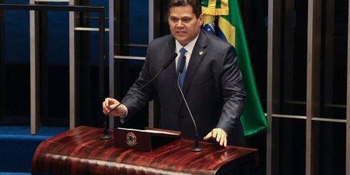 Anistia a golpistas não é assunto dos brasileiros, diz Alcolumbre Imagem referente a Anistia a golpistas não é assunto dos brasileiros, diz Alcolumbre