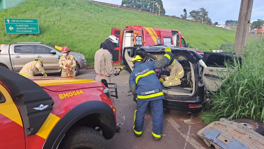Grave acidente é registrado no viaduto do Bairro XIV de Novembro