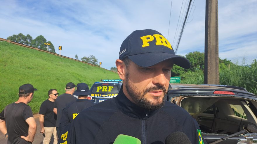 “Caminhão teve problema mecânico e no semáforo ele não conseguiu segurar”, afirma PRF