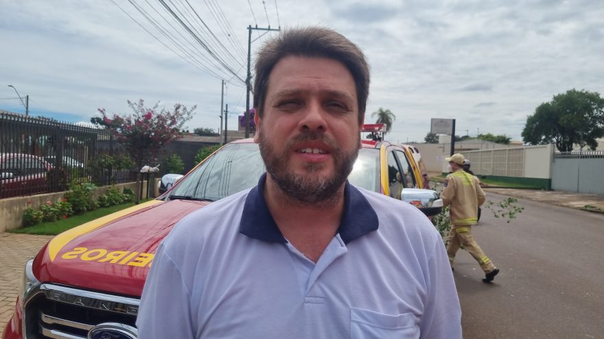Médico detalha estado de motociclista após BMW F 800 R colidir fortemente contra carreta no Parque São Paulo