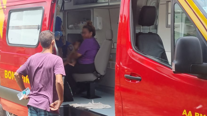 Bebê de 10 meses leva pedrada na cabeça no Centro de Cascavel