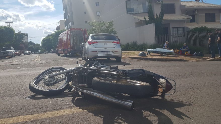 Acidente entre HB20 e moto deixa motociclista ferido no Cancelli