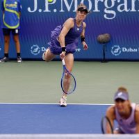 Imagem referente a Duplas de Bia Haddad e de Luisa Stefani caem no WTA de Dubai