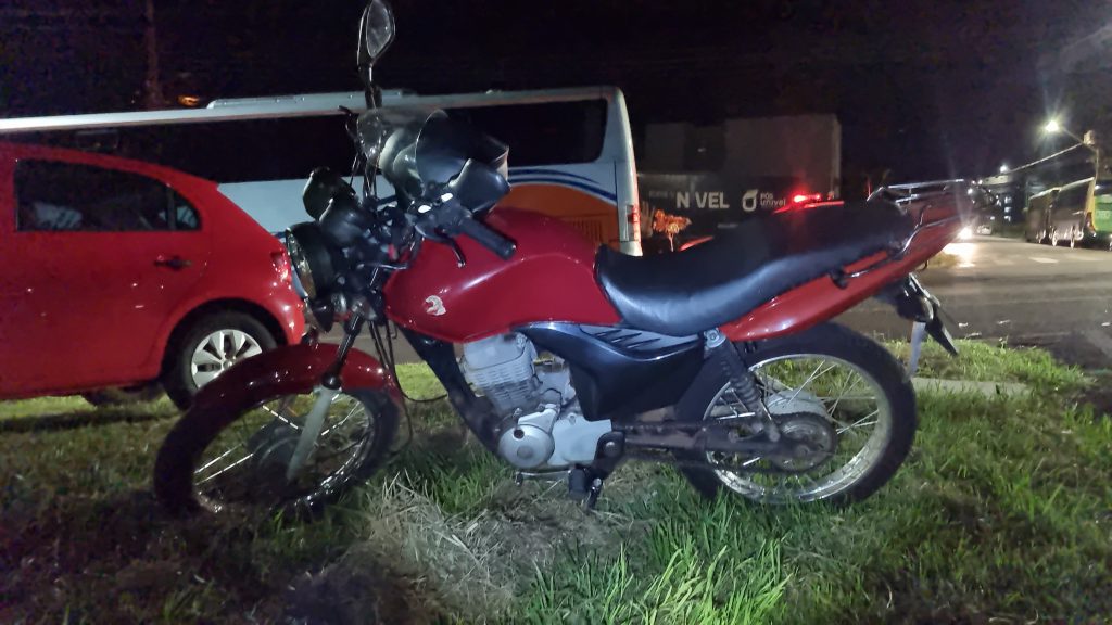 Motociclista fica ferido em acidente de trânsito na Av. das Torres
