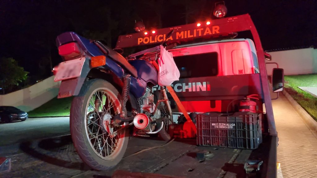Dupla armada leva carro e armas de vítima durante assalto no bairro Santa Felicidade