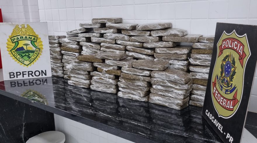 Casal é preso em flagrante em veículo Fiesta recheado com quase 70 kg de maconha na BR-277