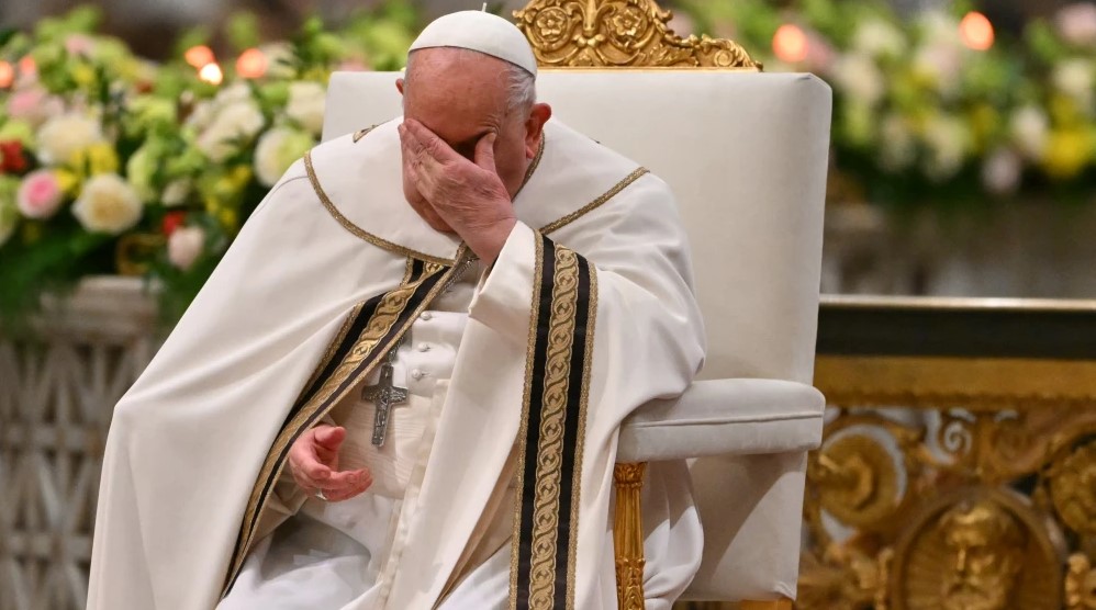 Papa Francisco permanece apirético após 23 dias internado