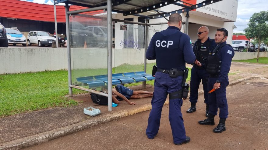 “Tutor dos doguinhos” é abordado pela GCP em posse de faca após desacatar médicos e enfermeiros da UPA