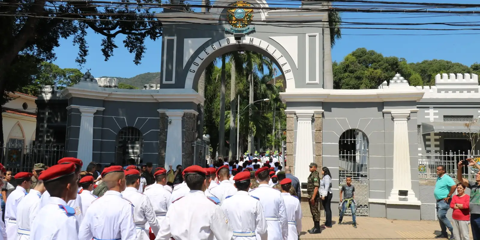 Decisão judicial determina adoção de cotas em colégios militares Decisão judicial determina adoção de cotas em colégios militares