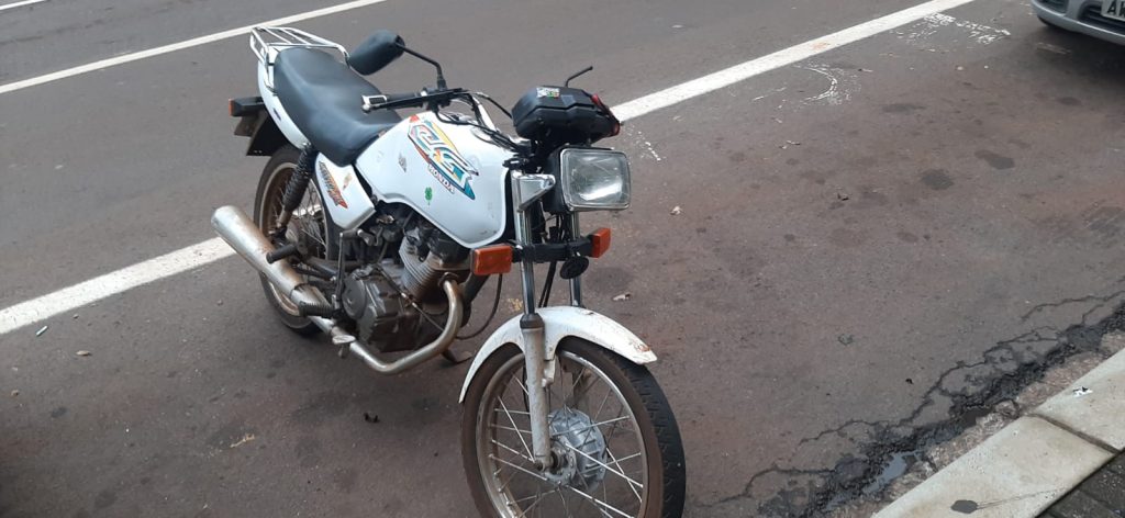 Motociclista sofre fratura em acidente na Rua Paraná