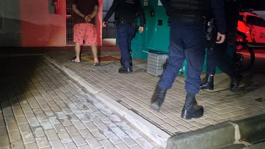 Homem é detido em veículo com indicativo de furto no centro de Cascavel