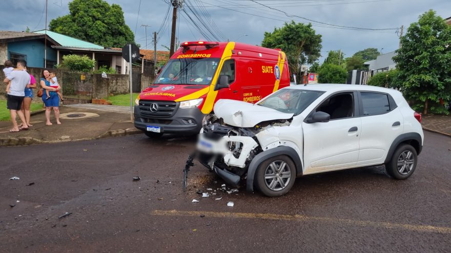Forte colisão é registrada no Bairro Santa Felicidade