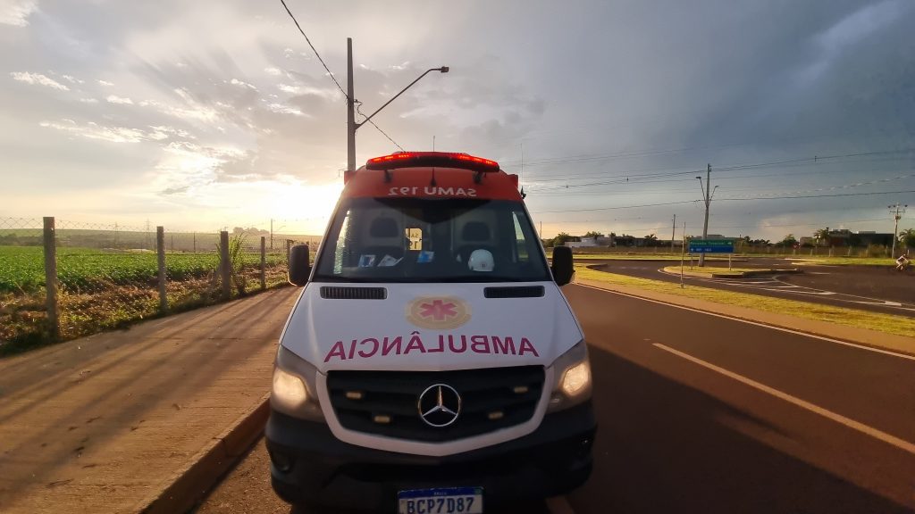 Mulher ingere medicamentos dentro de carro, passa mal e Samu é acionado