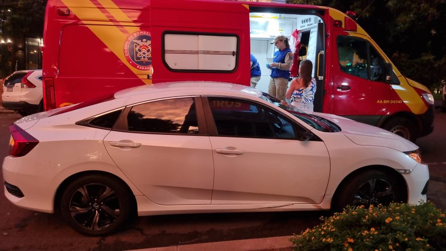 Após acidente entre moto e Civic rapaz é atendido pelo Siate no Centro