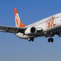 Avião da GOL colide com pássaro após decolar de Brasília Imagem referente a Avião da GOL colide com pássaro após decolar de Brasília