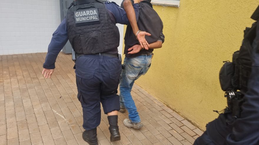 Rapaz que “não baixa a cabeça para mulher” é detido por desacato no Terminal Oeste