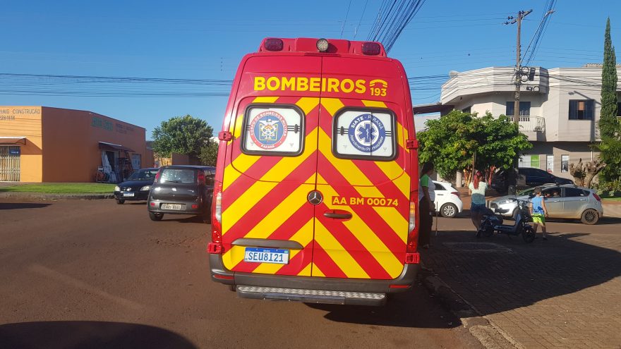 Mulher fica ferida ao colidir bicicleta elétrica contra Audi A3 no bairro Esmeralda