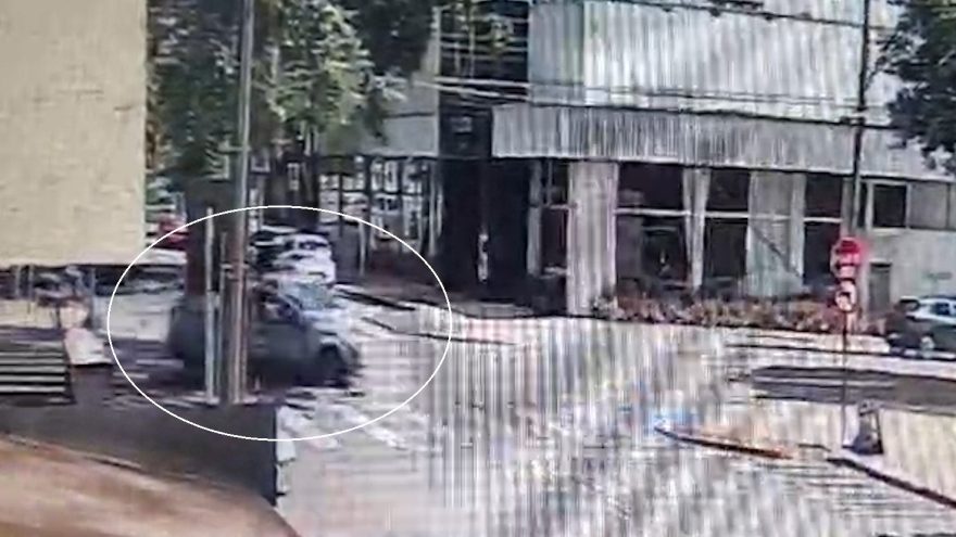Por outro ângulo: Imagem flagra acidente na rua Visconde de Guarapuava