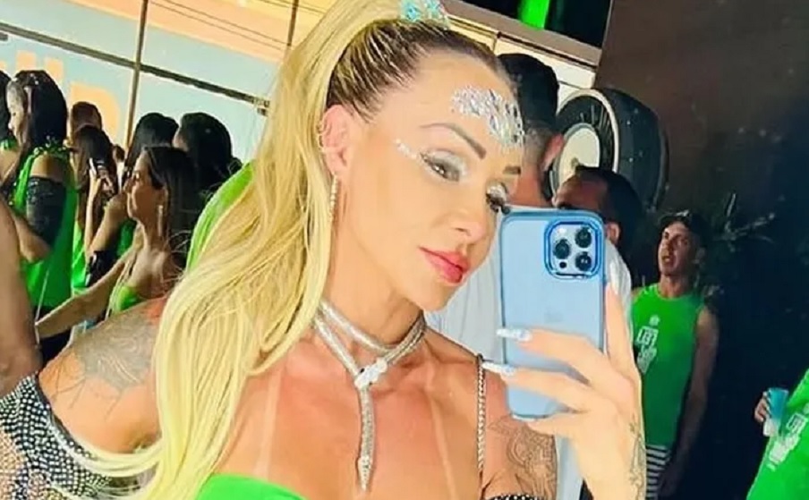 Musa de escola de samba morre ao sofrer infarto após desfile de Carnaval Musa de escola de samba morre ao sofrer infarto após desfile de Carnaval
