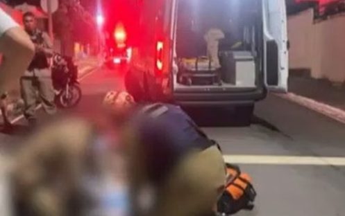 Pai estava de plantão em hospital onde filho morreu assassinado Imagem referente a Pai estava de plantão em hospital onde filho morreu assassinado