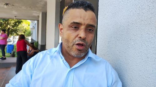 Família em luto está desde às 9h no IML aguardando liberação do corpo de Matheus Barreto Imagem referente a Família em luto está desde às 9h no IML aguardando liberação do corpo de Matheus Barreto