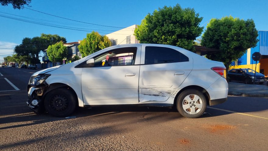 Três veículos se envolvem em acidente no Bairro São Cristóvão