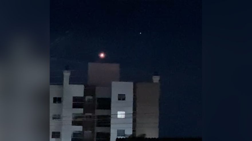 O que é isso? Ovni? Moradores do Cancelli querem entender o que estava piscando no céu