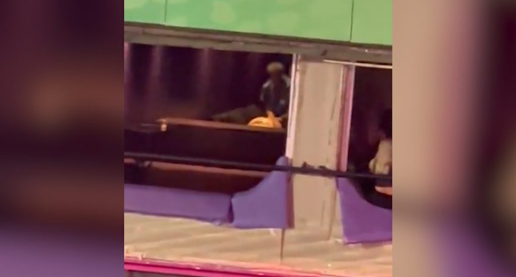 Vídeo mostra casal fazendo sexo durante ensaio técnico na Sapucaí