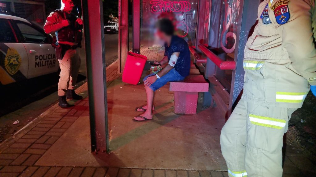 Esfaqueado deixa UPA e é encontrado em ponto de ônibus no Interlagos