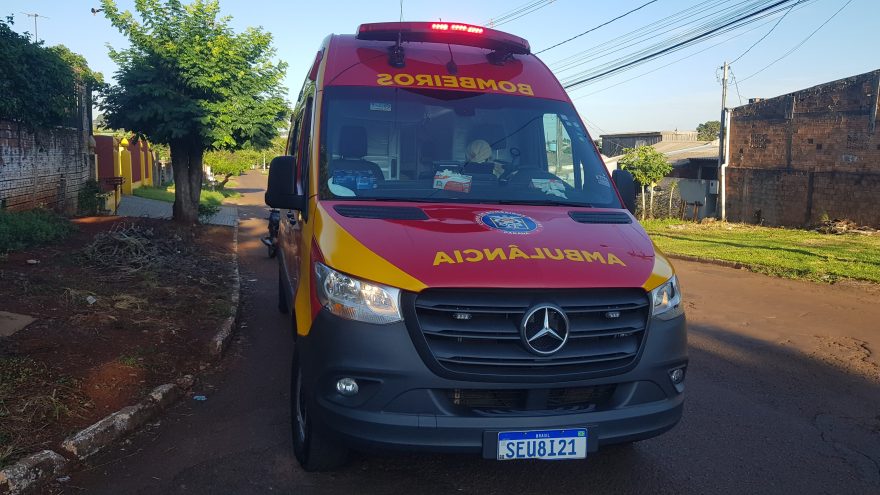 Adolescente fica ferida ao colidir patinete contra carro na Rua Altemar Dutra