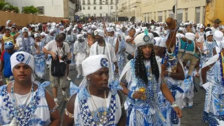 Bloco Filhos de Gandhy tira regra que proibia homens trans no desfile
