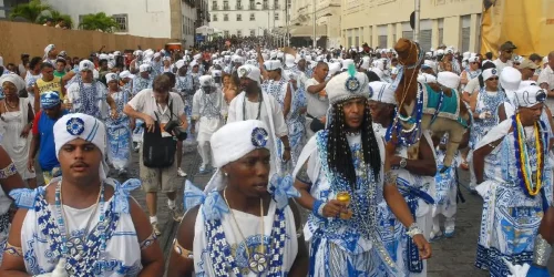 Bloco Filhos de Gandhy tira regra que proibia homens trans no desfile Imagem referente a Bloco Filhos de Gandhy tira regra que proibia homens trans no desfile