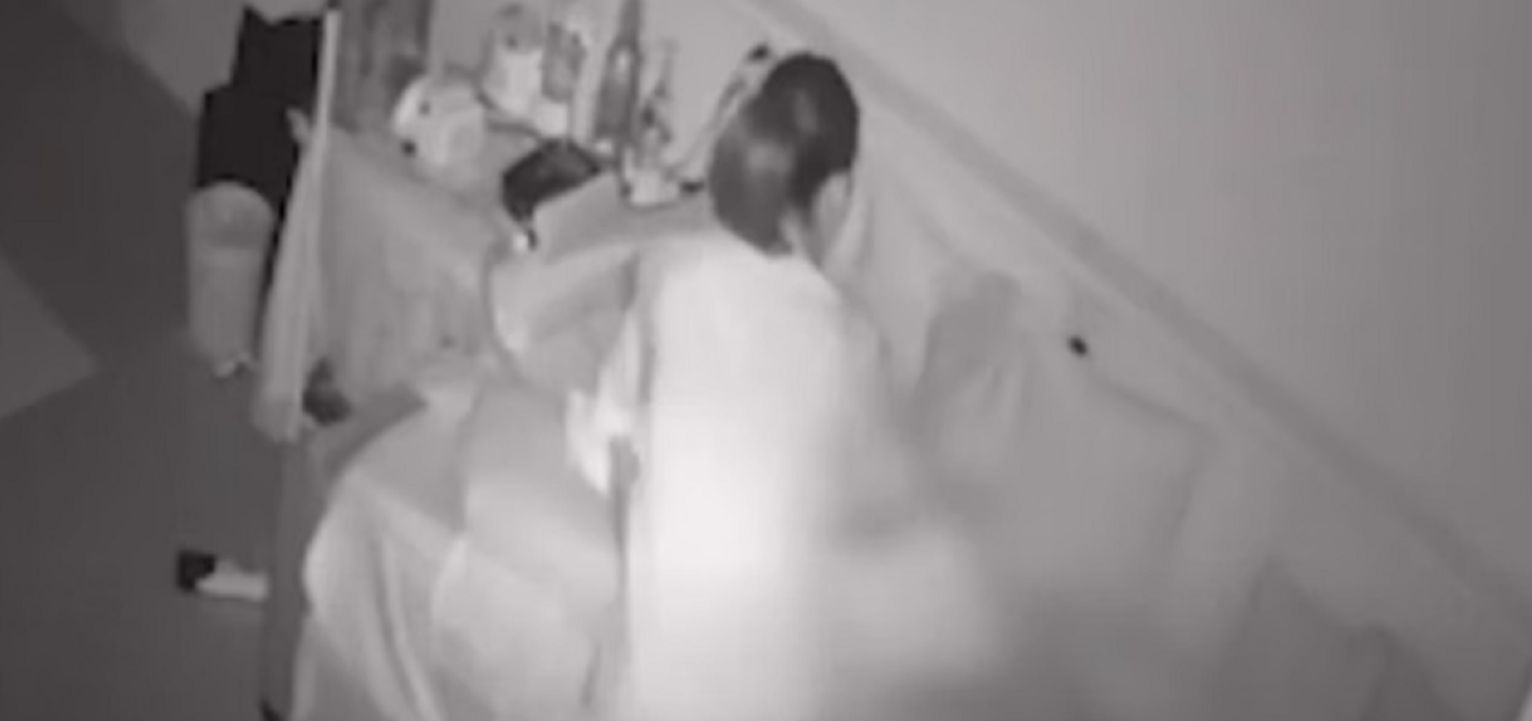 Cuidadora quebra braço de menina portadora de síndrome rara e foge após demissão