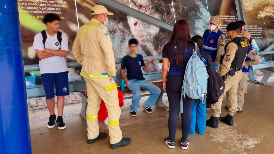Adolescente é agredido e fica desacordado em ponto de ônibus no Centro de Cascavel