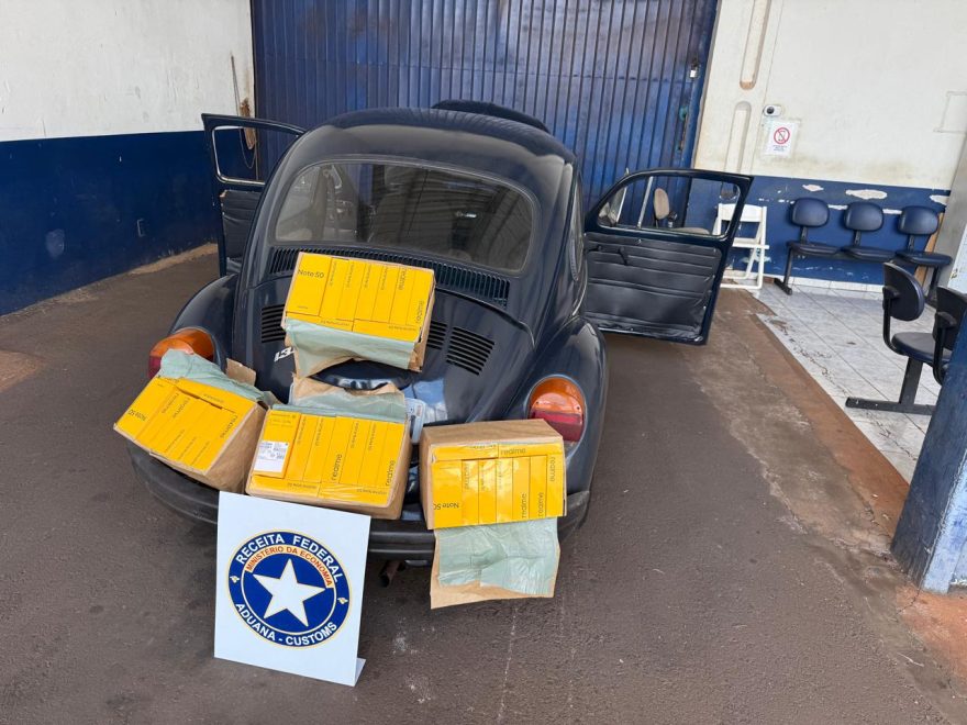 Receita Federal em Cascavel apreende R$ 100 mil em smartphones dentro de Fusca
