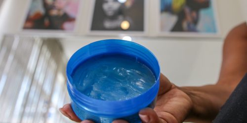 Anvisa cancela venda de pomadas para fixar cabelos; veja a lista Imagem referente a Anvisa cancela venda de pomadas para fixar cabelos; veja a lista