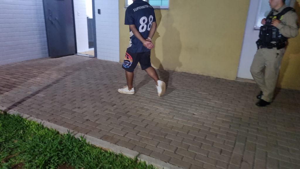 Adolescente é conduzido à delegacia após briga com a mãe em Cascavel
