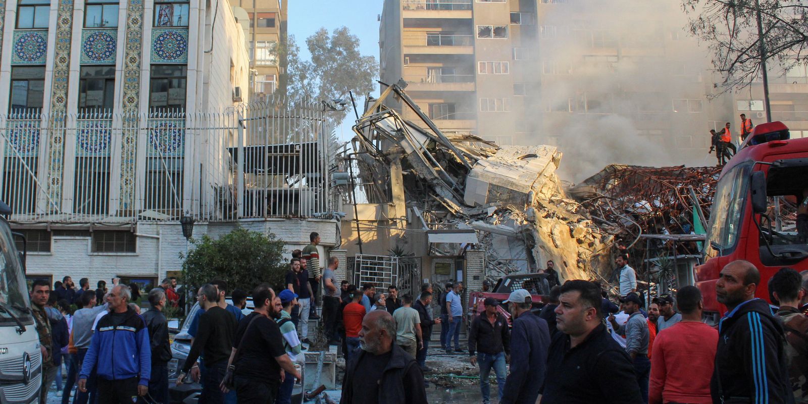 Israel bombardeia Síria, que pede a israelenses que deixem o país Israel bombardeia Síria, que pede a israelenses que deixem o país