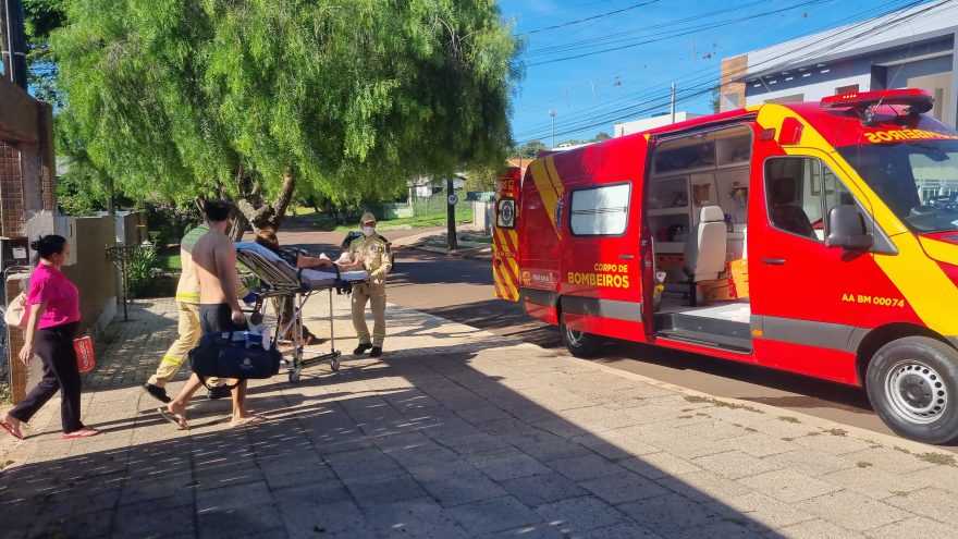 Mulher fratura o tornozelo ao cair de escada no Bairro Periolo