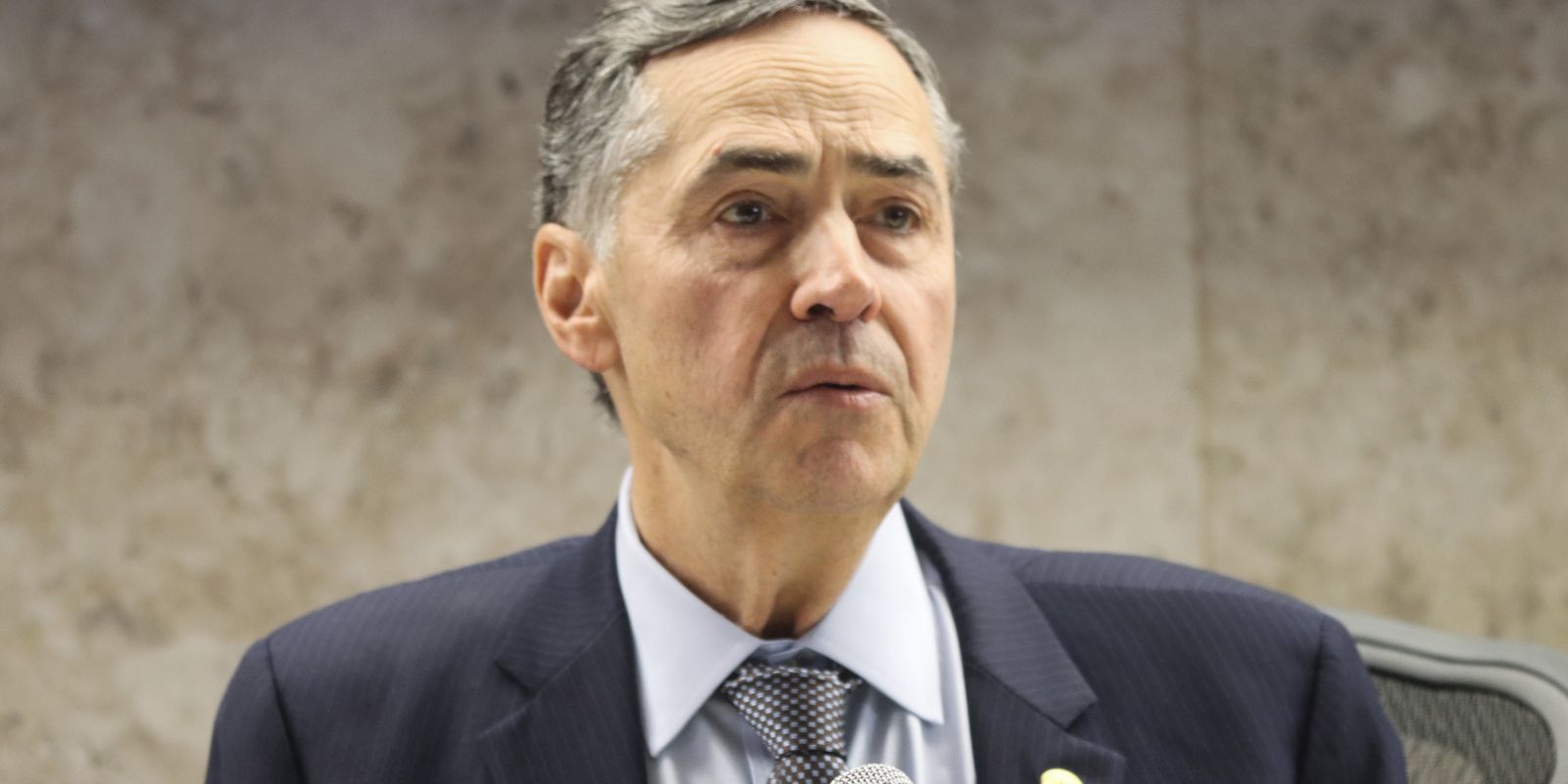Barroso pede manifestação de Zanin e Dino sobre pedidos de impedimento Barroso pede manifestação de Zanin e Dino sobre pedidos de impedimento