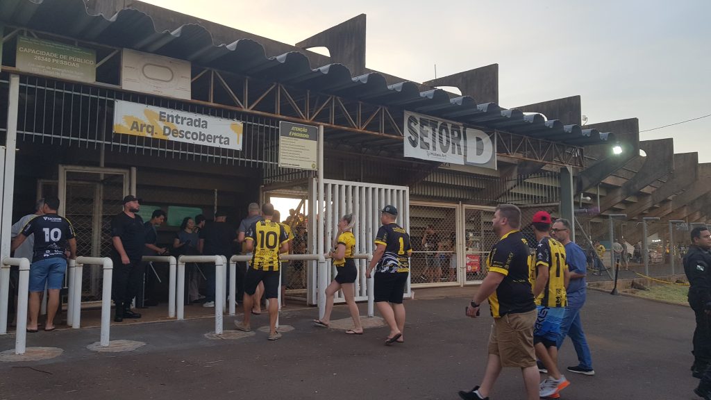 Público “tímido” chega ao Olímpico para acompanhar a estreia do FC Cascavel na Copa do Brasil