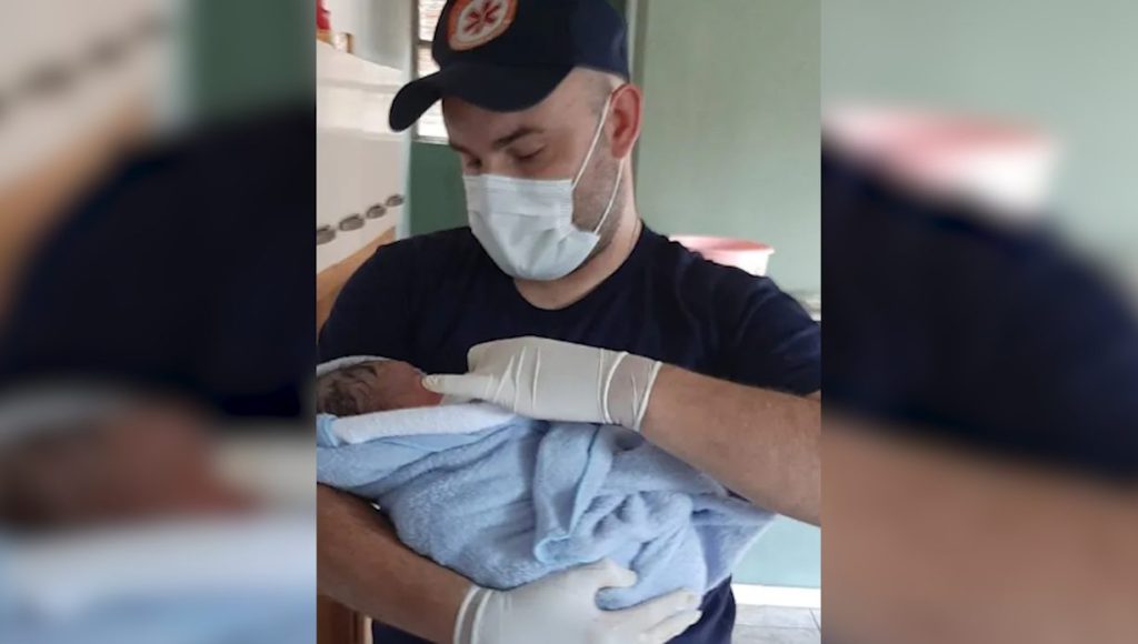Um bebê e seus heróis: socorristas do Samu fazem parto de emergência em Apucarana