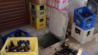 Câmera corporal de policial flagra resgate emocionante de criança em cativeiro; suspeito foi linchado e morto