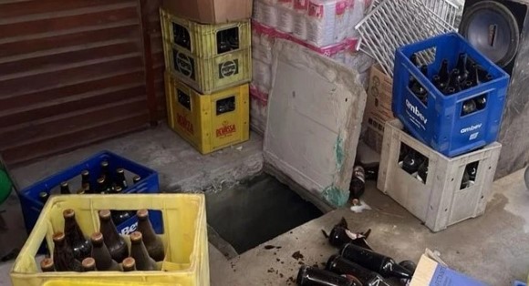 Câmera corporal de policial flagra resgate emocionante de criança em cativeiro; suspeito foi linchado e morto