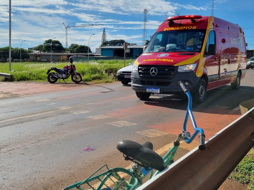Bombeiros atendem vítima de acidente no Trevo da Ceasa, em Cascavel