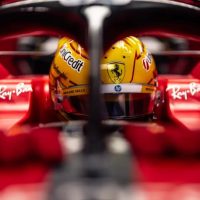 Imagem referente a F1: Hamilton lidera segunda manhã da pré-temporada no Bahrein com chuva