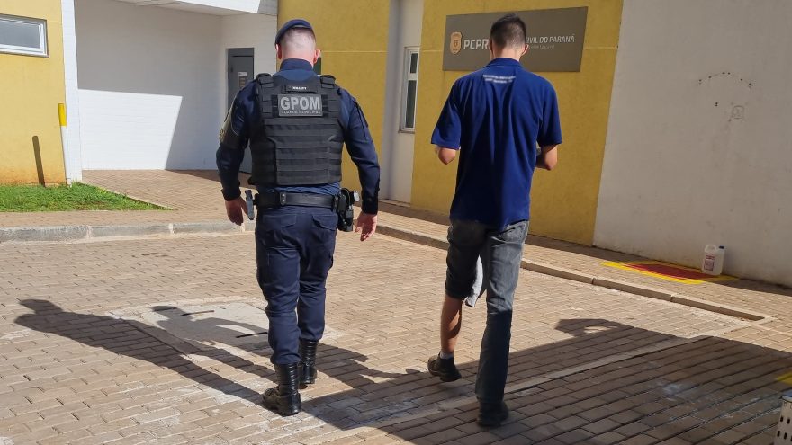 Motociclista tenta fuga, mas é detido após colidir com viatura da GM