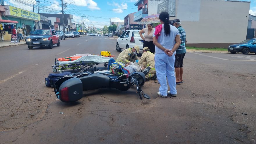 Palio e Honda CG se envolvem em acidente na Rua Europa, no Periolo
