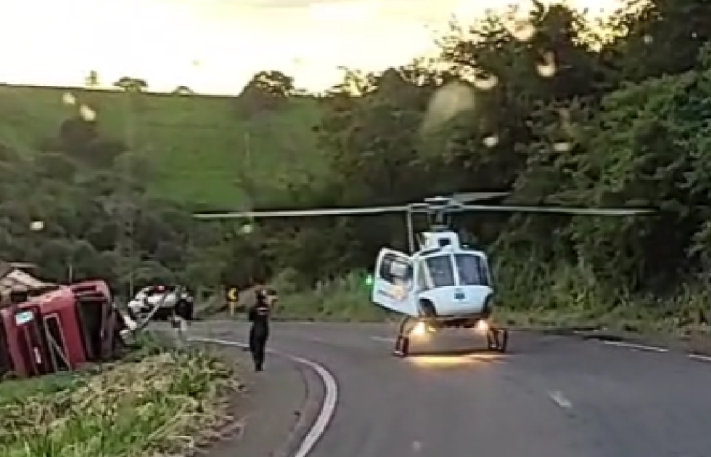 Helicóptero do Samu socorre vítima de tombamento na BR-163