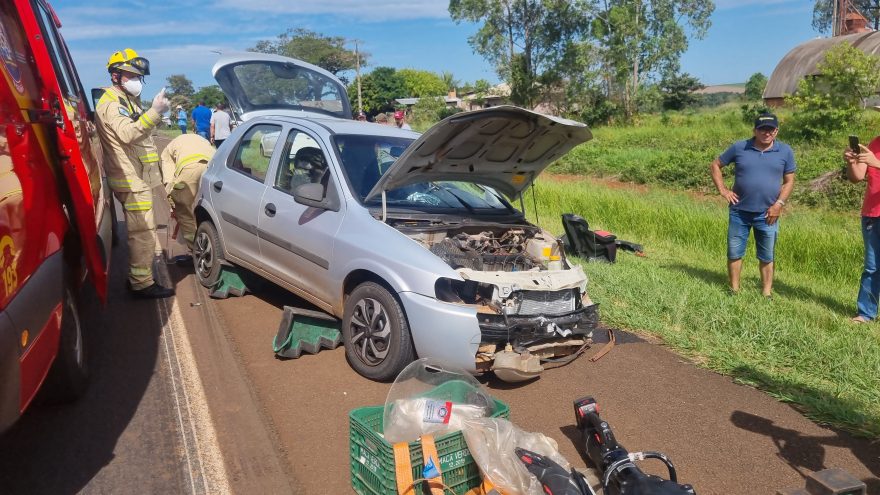 Carro e caminhão se envolvem em colisão na BR-277, em Santa Tereza do Oeste